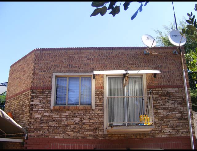 2 BEDROOM APARTMENT TO LET IN SAFARI GARDENS